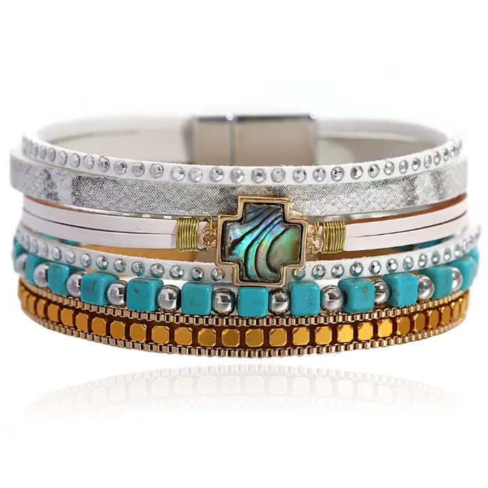 Deja Boho Armband goudkleurig met turquoise kralen en kruis natuursteen in wit