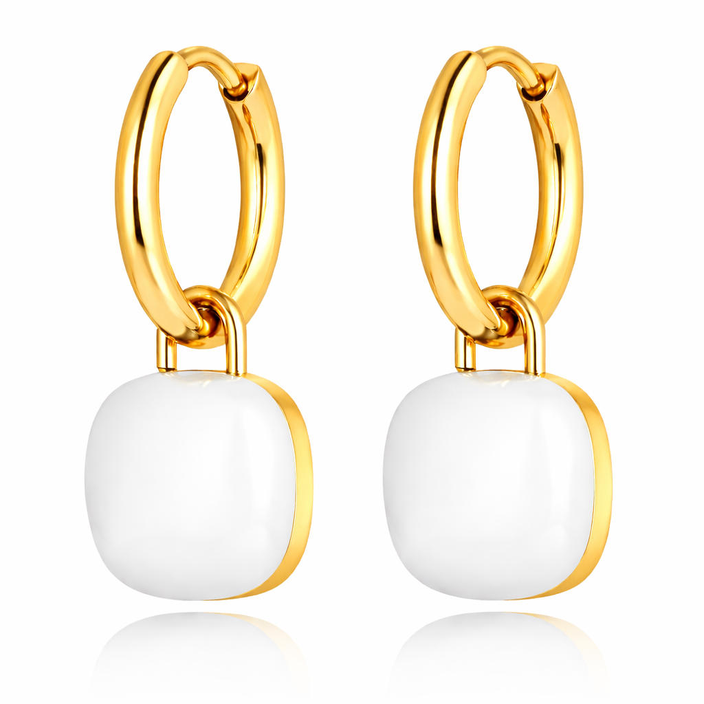 Deja Jewels Oorringen Goudkleurig Met Witte Acryl Hanger