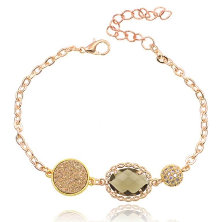 Goudkleurige verstelbare dames armband met groen glassteen