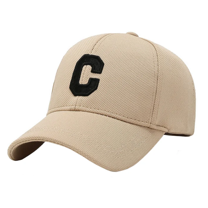 Baseball Cap Geborduurde “C” – Beige & Zwart