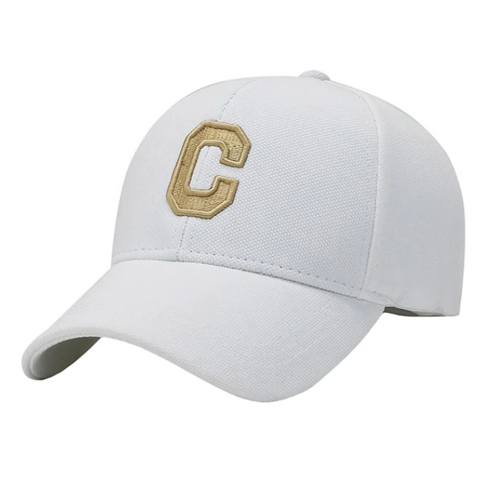 Baseball Cap Geborduurde “C” – Wit & Goud
