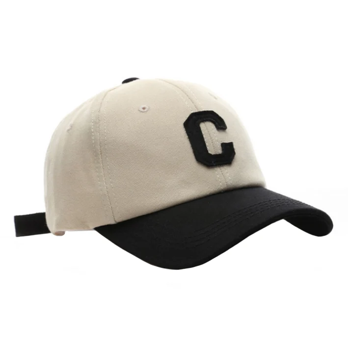 Strapback Pet Letter C – Beige & Zwart